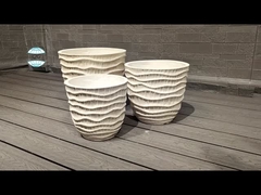 Pot de fleurs en argile composite à la crème avec un design fin sculpté à la main