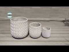 Des trous de drainage en argile renforcée sculptés à la main pour une arrosage optimale et la santé des plantes