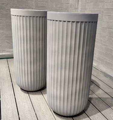 acheter Grand projet de décoration de luxe pour jardinière en argile fibreuse ronde et linéaire grise aux tons froids online manufacture