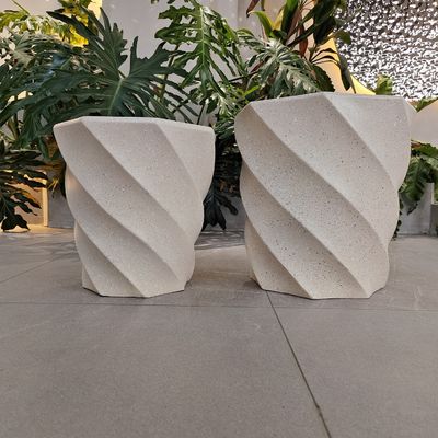 Pot de plante renforcé artisanal en argile de couleur crème et en fibres Vase pour la décoration de la maison