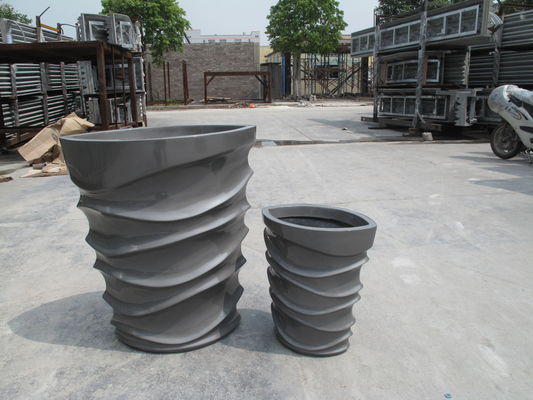 Des pots de fleurs modernes en fibre de verre pour la décoration de jardins intérieurs et extérieurs