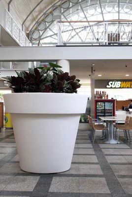 Planteurs en fibre de verre suspendus à trou de drainage pour la décoration intérieure et extérieure