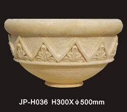 Des pots de fleurs en pierre de sable sculptés à la main