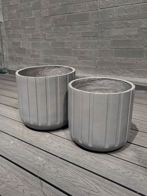 Planteur en fibre d'argile sculpté à la main avec des trous de drainage