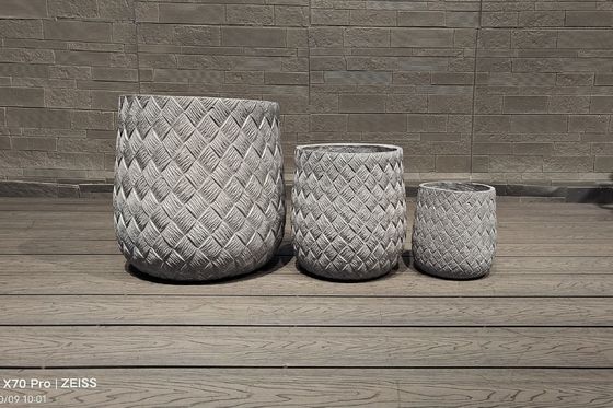 Des trous de drainage en argile renforcée sculptés à la main pour une arrosage optimale et la santé des plantes