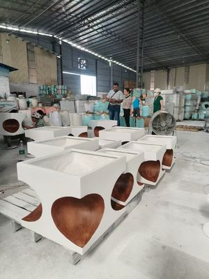 Jardinière en fibre d'argile blanche rectangulaire avec découpes en forme de cœur - Résistante aux fissures