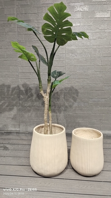 conception de texture linéaire répétitive en beige neutre planteur argileuse en fibre ronde légère durable à faible entretien pot de fleurs vacances villa décoration de bureau projet d'aménagement paysager de jardin